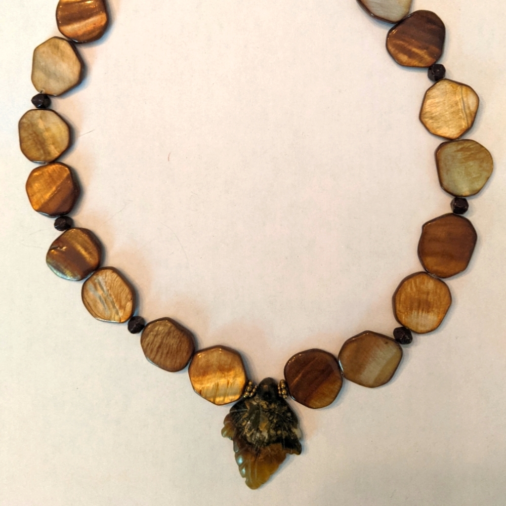 Arrowhead necklace with pearl clasp